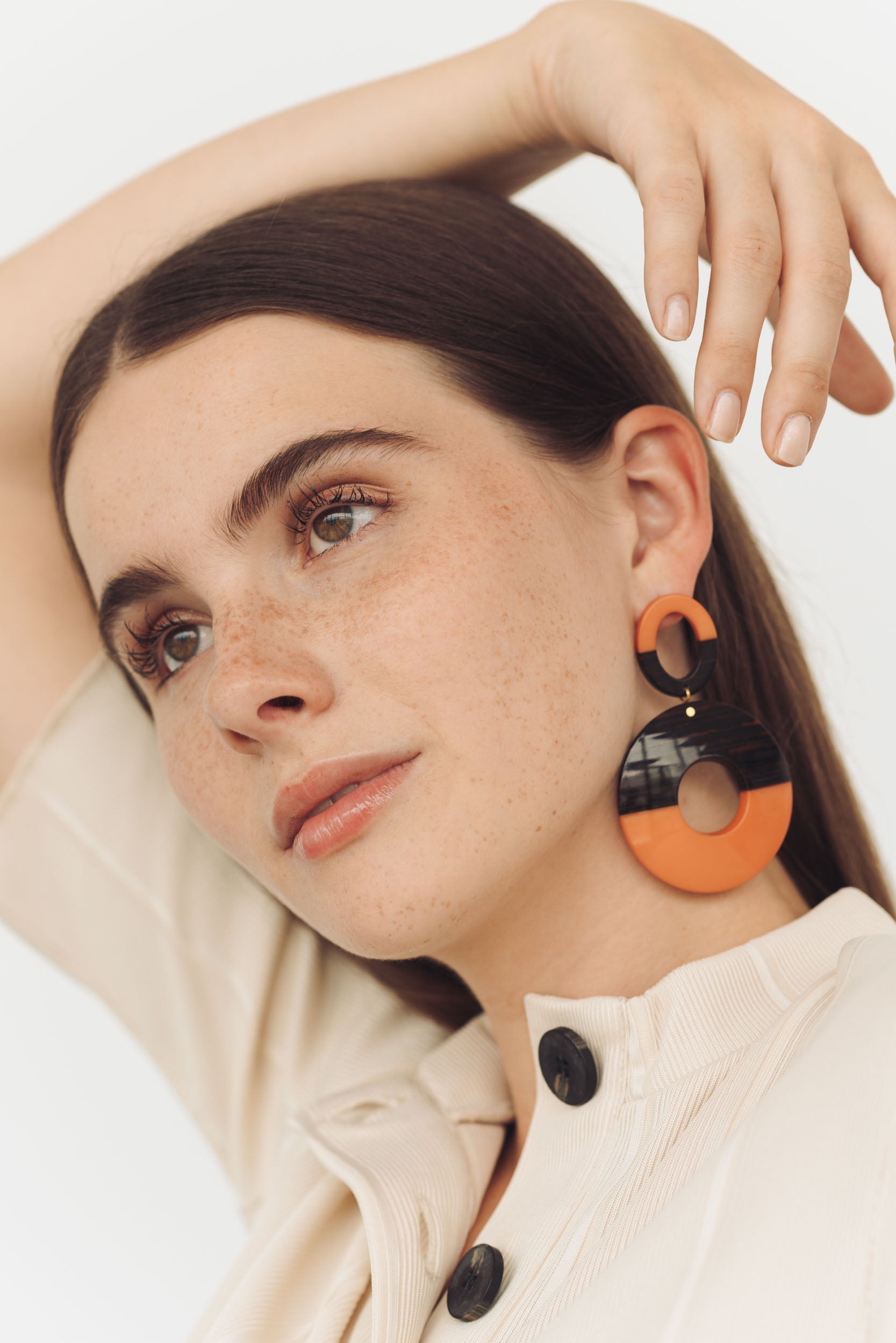 Laurence Delvallez - Oorbellen COSA Orange