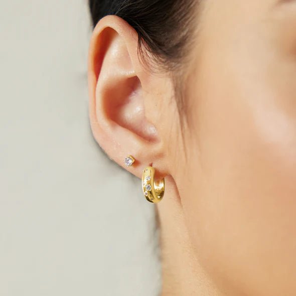 Ania Haie - Oorbellen Gold Small Chubby Sparkling Huggie Hoops - Luxedy