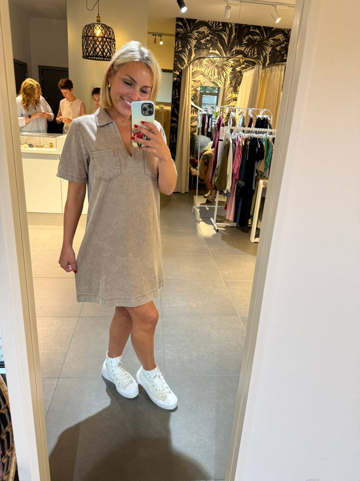 Jurk Vivienne Latté Bruin - Luxedy