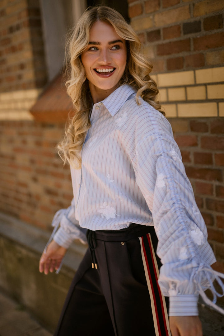 NUKUS - Blouse Rosa Stripe Sky Blue & Kiss - Luxedy