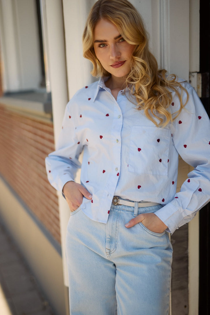 NUKUS - Blouse Sorrento Heart Sky Blue & Kiss - Luxedy