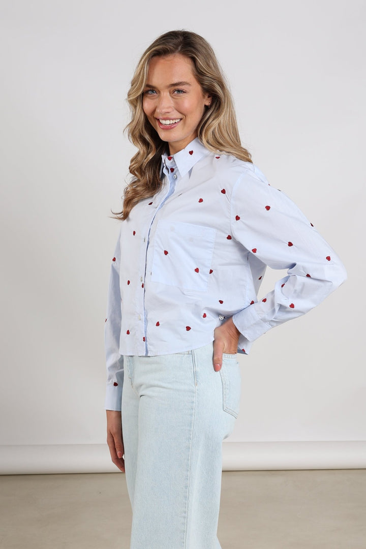 NUKUS - Blouse Sorrento Heart Sky Blue & Kiss - Luxedy