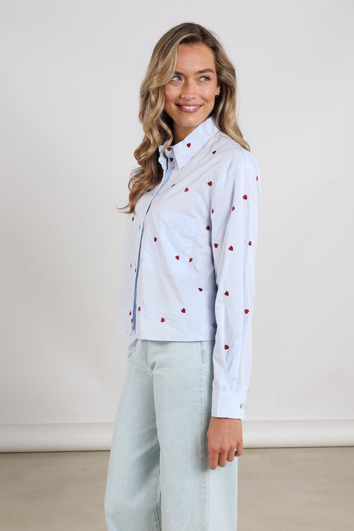 NUKUS - Blouse Sorrento Heart Sky Blue & Kiss - Luxedy