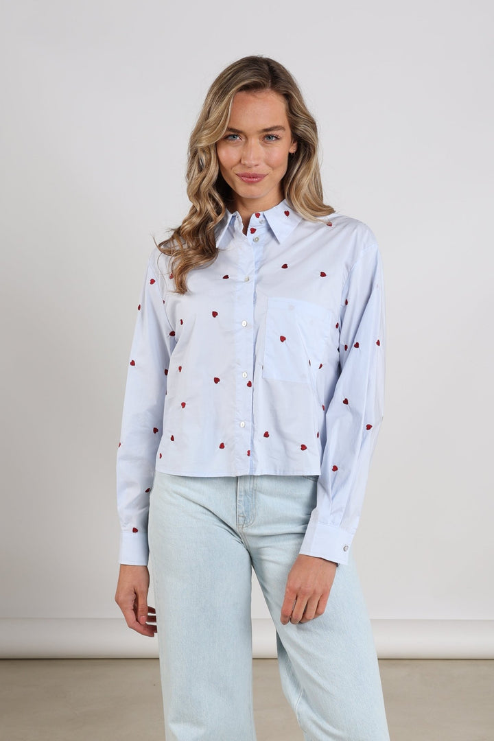 NUKUS - Blouse Sorrento Heart Sky Blue & Kiss - Luxedy