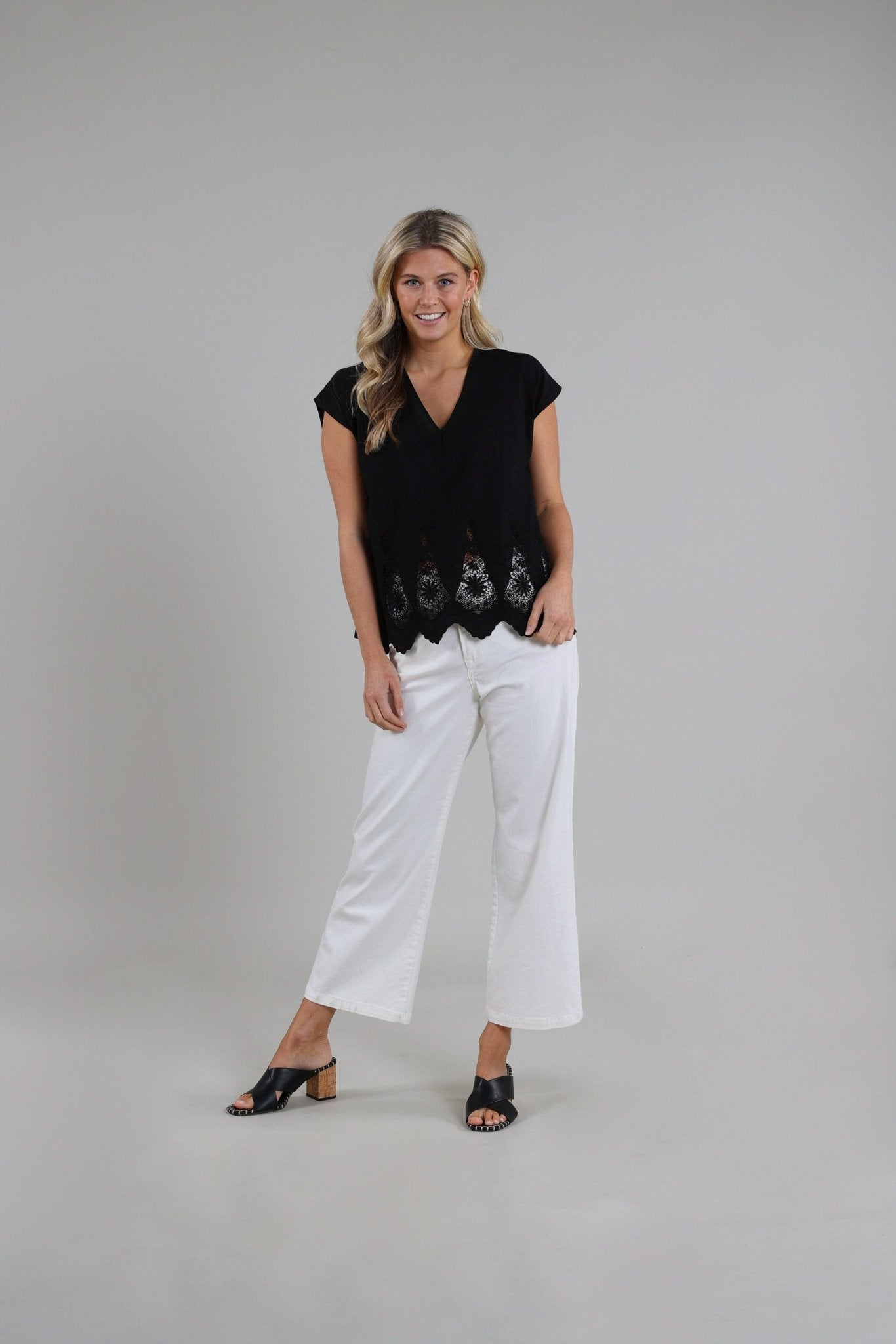 NUKUS - Top Barbara Embroidery Black - Luxedy