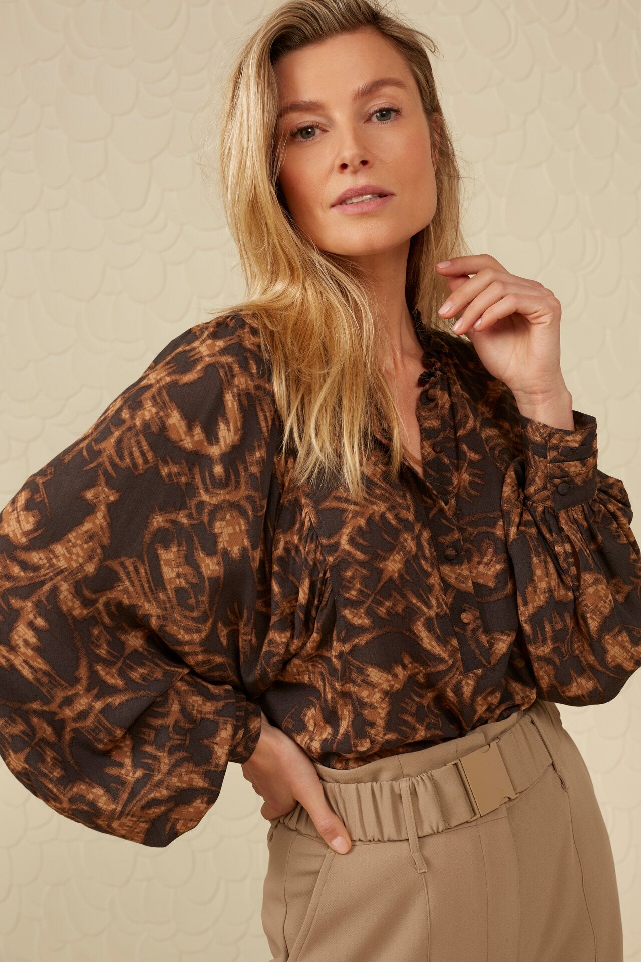 YAYA - Woven Top Round Neck Phantom Dessin - Luxedy