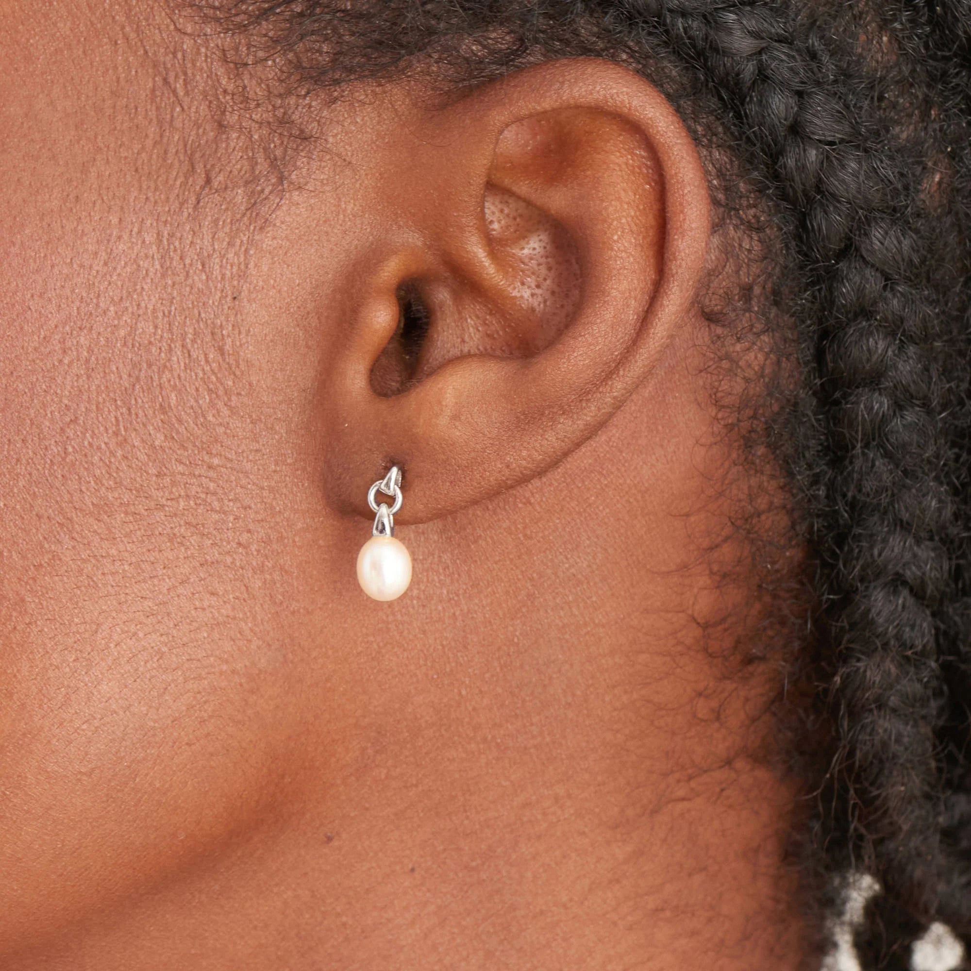 Ania Haie - Oorbellen Pearl Drop Silver - Luxedy