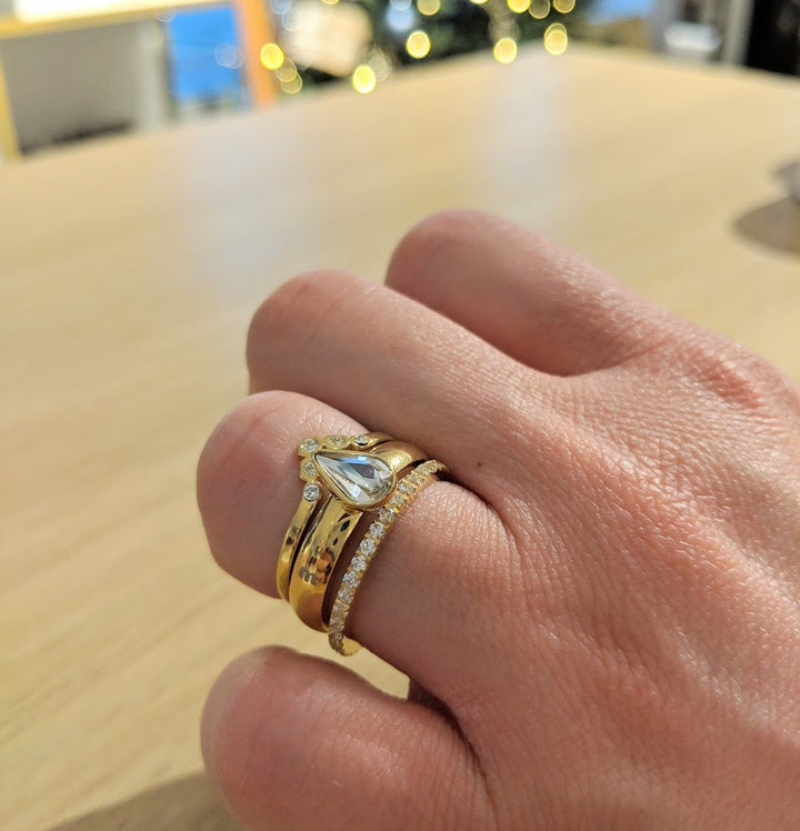Melano - Ring Friends Pointed Crystal Goud - Luxedy