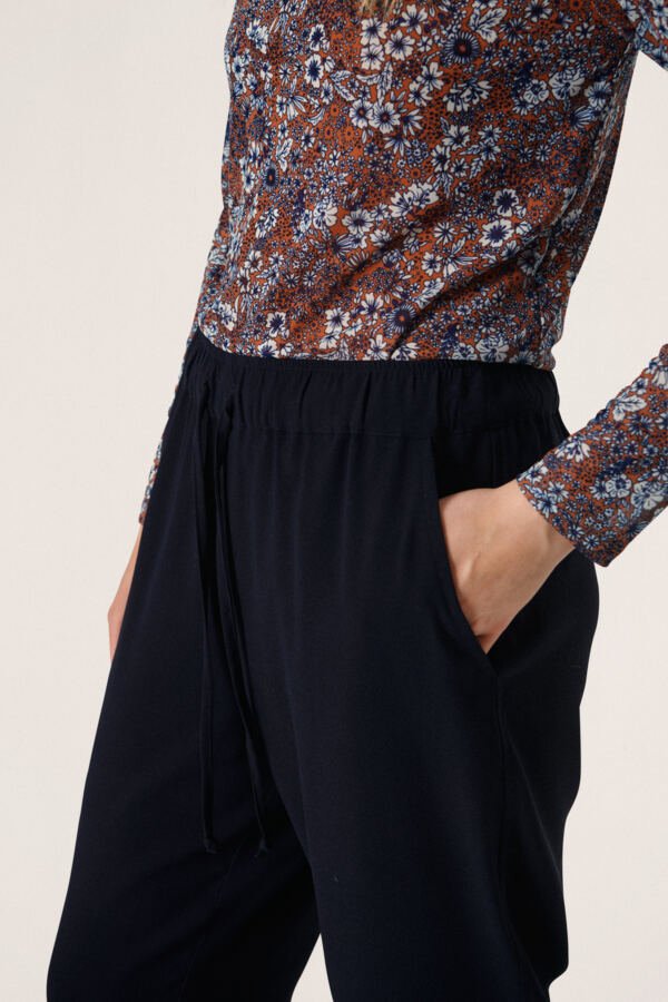 Soaked in Luxury - Broek Shirley Tapered Night Sky Blue - Luxedy